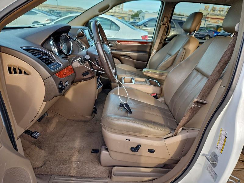 Photo 7 from auction – 2015 CHRYSLER TOWN & COU with VIN 2C4RC1BG3FR577585