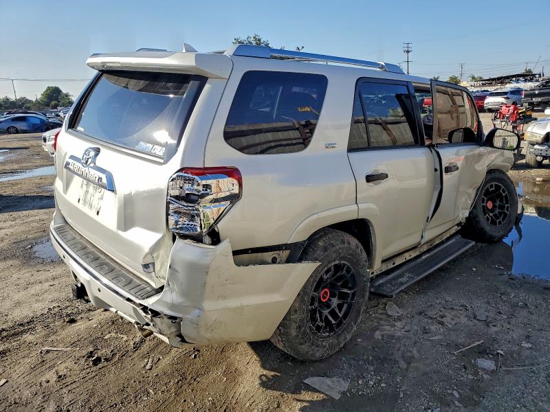 Photo 3 from auction – 2010 TOYOTA 4RUNNER with VIN JTEZU5JR1A5006928