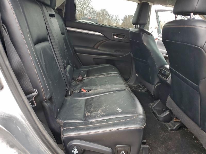 Photo 11 from auction – 2015 TOYOTA HIGHLANDER with VIN 5TDJKRFH8FS178597