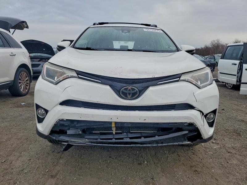 Photo 5 from auction – 2017 TOYOTA RAV4 XLE with VIN JTMRFREV7HJ131690