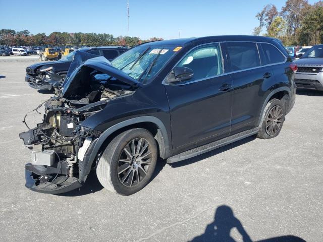 TOYOTA HIGHLANDER 2018 with VIN 5TDKZRFH3JS547052 - Photo from auction