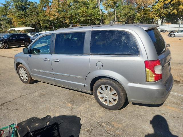 Photo 2 from auction – 2016 CHRYSLER TOWN AND C with VIN 2C4RC1BG4GR229294