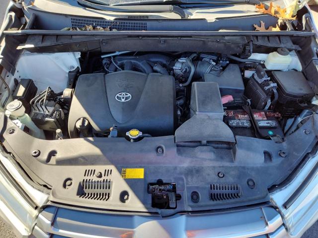 Photo 12 from auction – 2017 TOYOTA HIGHLANDER with VIN 5TDBZRFH8HS385431