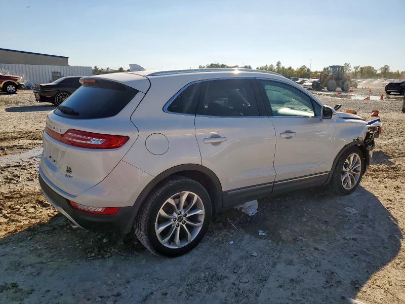 Photo 3 from auction – 2017 LINCOLN MKC SELECT with VIN 5LMCJ2C99HUL04585