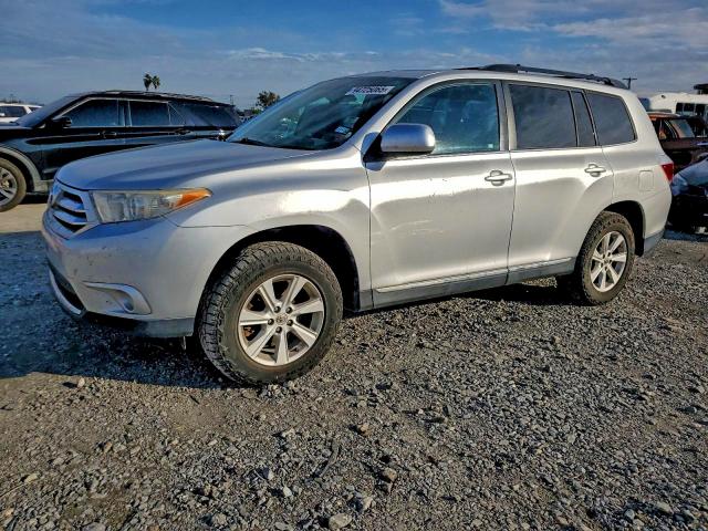 TOYOTA HIGHLANDER 2012 with VIN 5TDBK3EH3CS137714 - Photo from auction