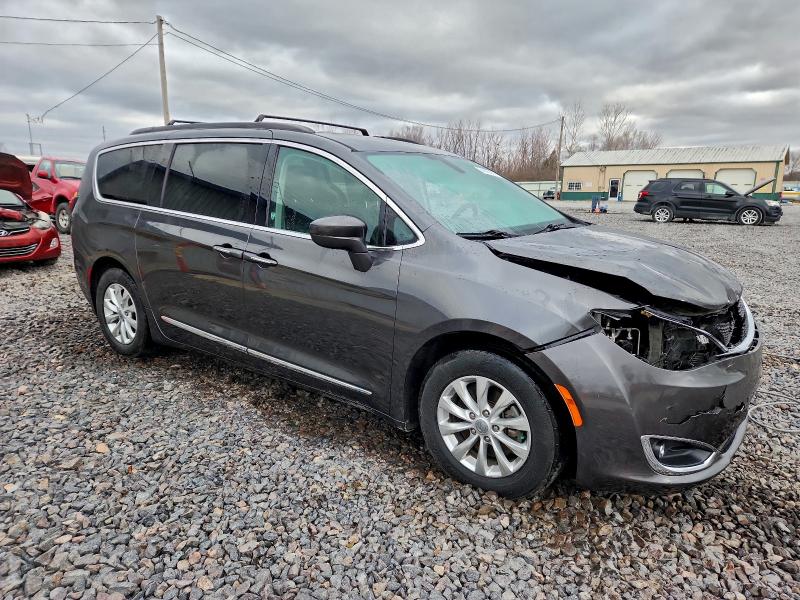 Photo 4 from auction – 2017 CHRYSLER PACIFICA T with VIN 2C4RC1BGXHR505446