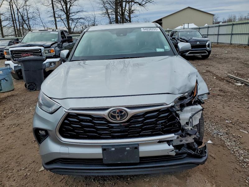 Photo 5 from auction – 2022 TOYOTA HIGHLANDER with VIN 5TDBZRBH8NS214941