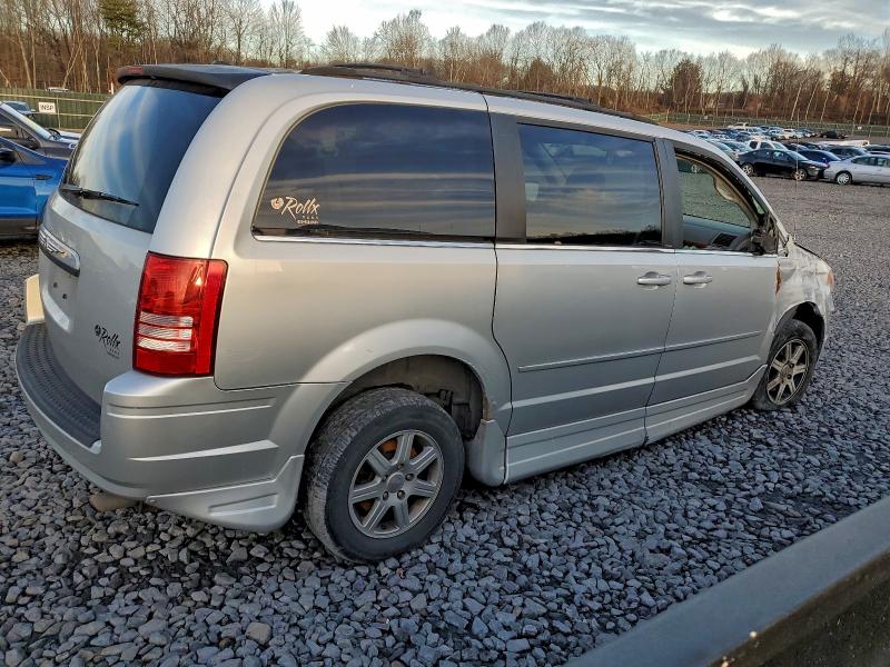Photo 3 from auction – 2008 CHRYSLER TOWN & COU with VIN 2A8HR54P68R671292
