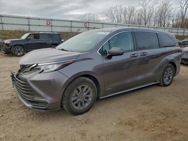 Photo 1 from auction – 2021 TOYOTA SIENNA LE with VIN 5TDKSKFC4MS028533