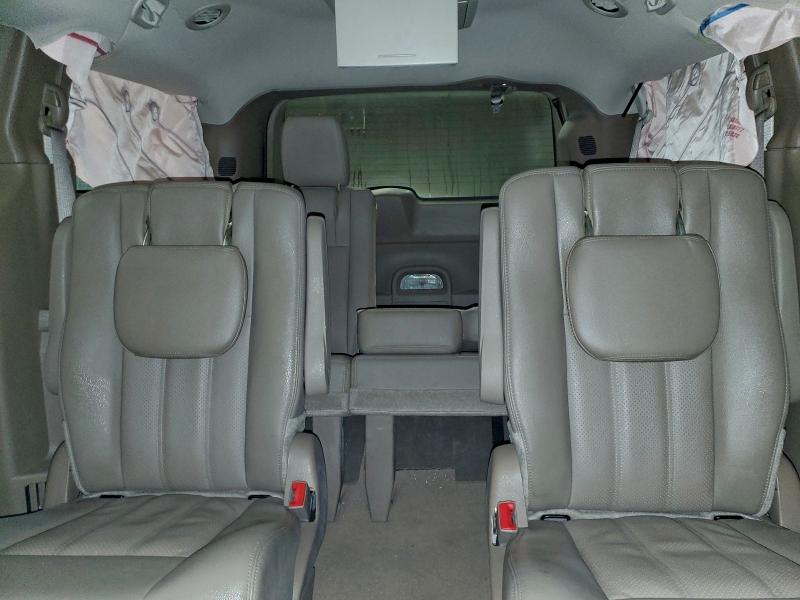 Photo 10 from auction – 2016 CHRYSLER TOWN & COU with VIN 2C4RC1CG8GR233072
