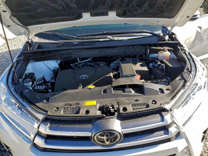 Photo 12 from auction – 2017 TOYOTA HIGHLANDER with VIN 5TDKZRFH7HS521581