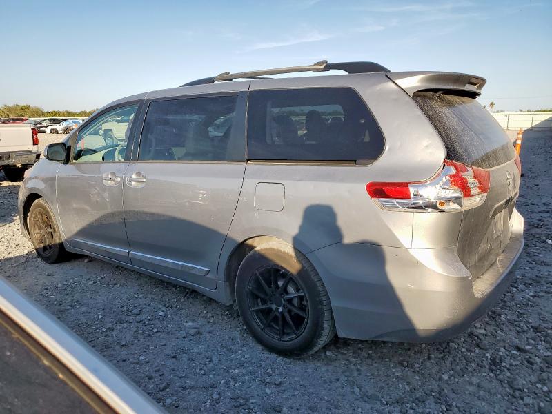 Photo 2 from auction – 2013 TOYOTA SIENNA XLE with VIN 5TDYK3DC4DS367327