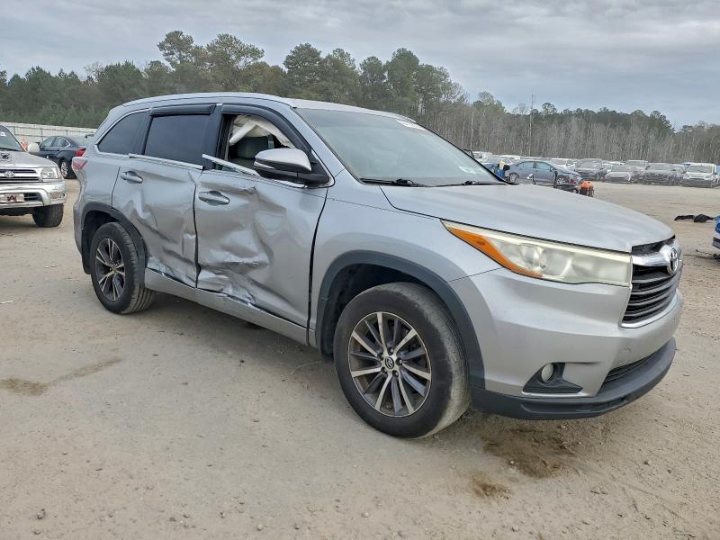 Photo 4 from auction – 2016 TOYOTA HIGHLANDER with VIN 5TDJKRFHXGS225758
