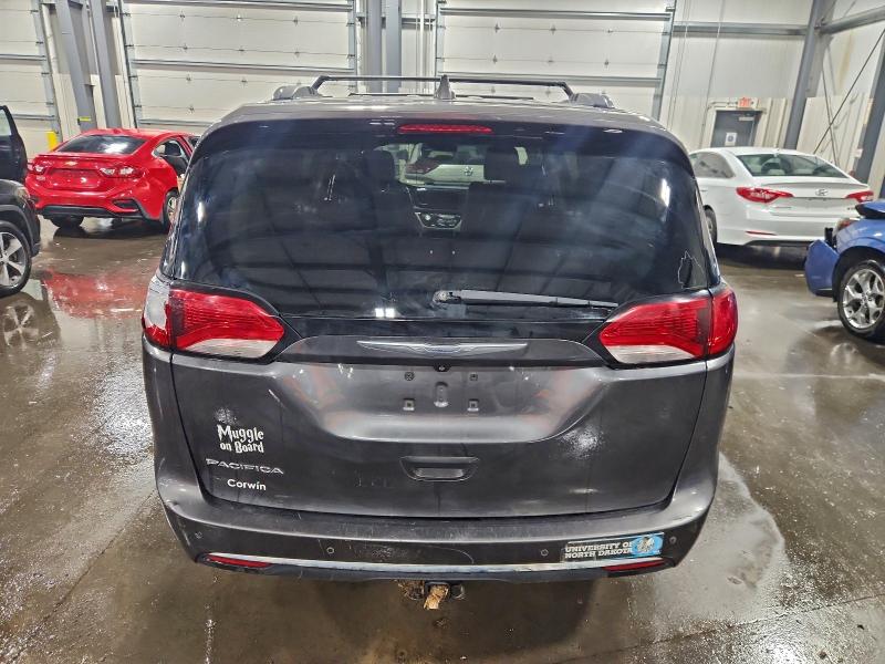 Photo 6 from auction – 2017 CHRYSLER PACIFICA T with VIN 2C4RC1EG6HR777634