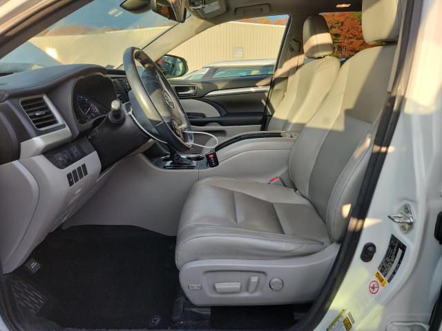Photo 7 from auction – 2017 TOYOTA HIGHLANDER with VIN 5TDJZRFH2HS515859