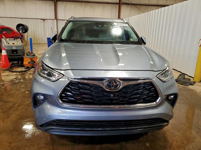 Photo 5 from auction – 2021 TOYOTA HIGHLANDER with VIN 5TDDZRBH7MS069978