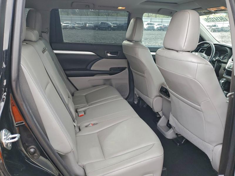 Photo 11 from auction – 2018 TOYOTA HIGHLANDER with VIN 5TDJZRFH6JS538244