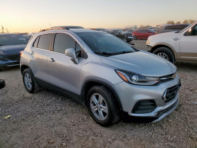 Photo 4 from auction – 2020 CHEVROLET TRAX 1LT with VIN KL7CJLSB5LB010720