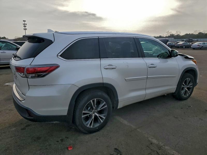Photo 3 from auction – 2016 TOYOTA HIGHLANDER with VIN 5TDJKRFH0GS257778