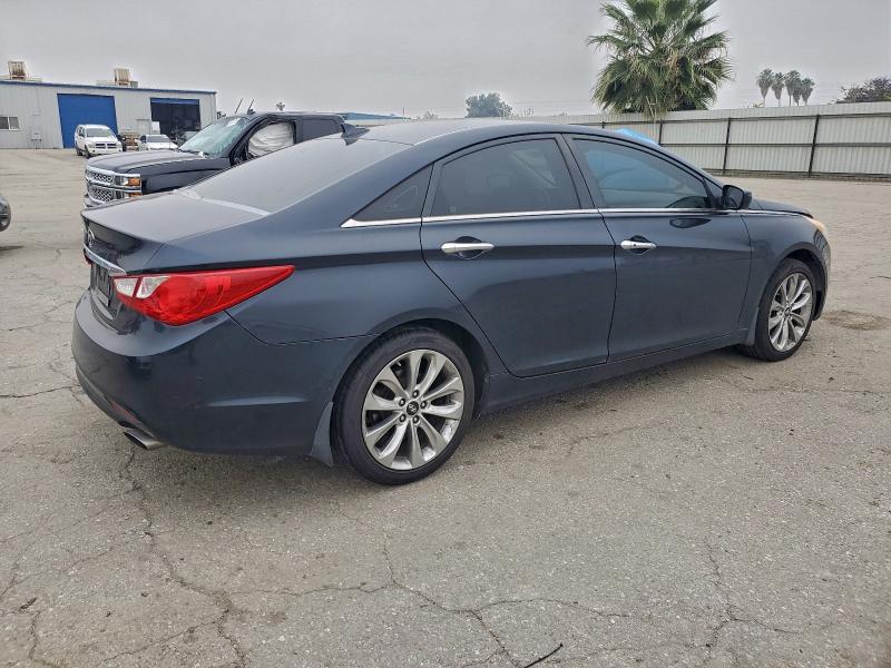 Photo 3 from auction – 2013 HYUNDAI SONATA SE with VIN 5NPEC4AC4DH737997