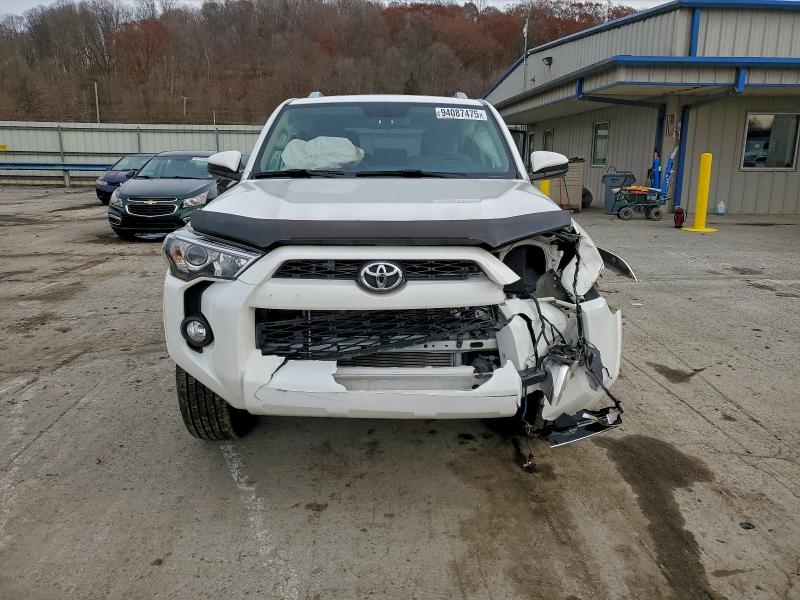 Photo 5 from auction – 2017 TOYOTA 4RUNNER SR with VIN JTEBU5JR7H5463352