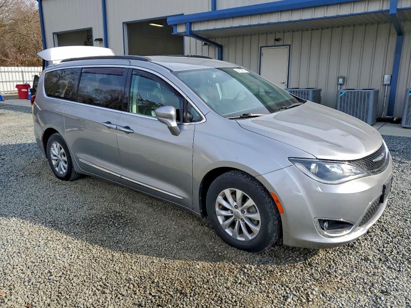 Photo 4 from auction – 2017 CHRYSLER PACIFICA T with VIN 2C4RC1BG7HR720251