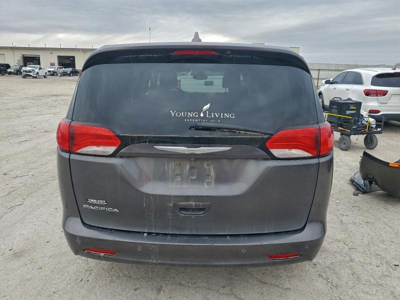 Photo 6 from auction – 2017 CHRYSLER PACIFICA T with VIN 2C4RC1DG8HR506947