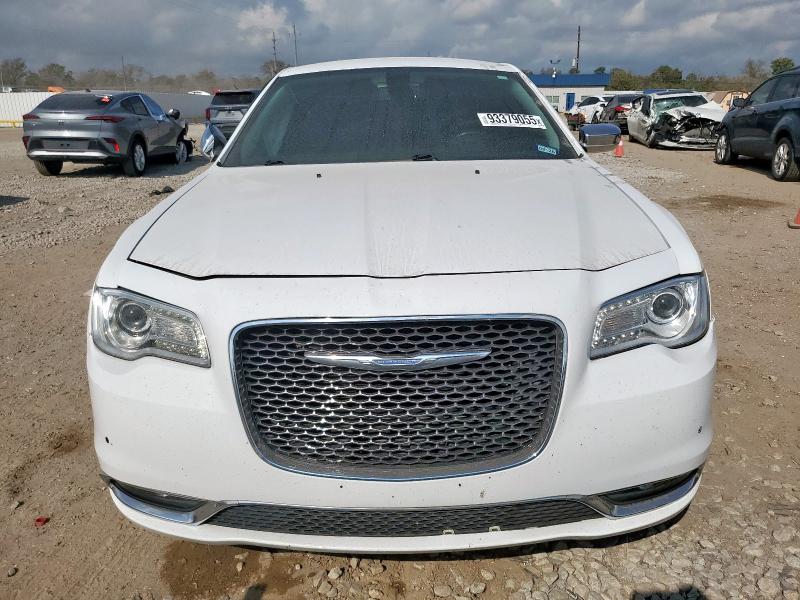 Photo 5 from auction – 2018 CHRYSLER 300 LIMITE with VIN 2C3CCAEG5JH130034