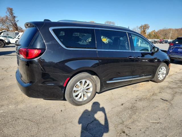 Photo 3 from auction – 2018 CHRYSLER PACIFICA T with VIN 2C4RC1BGXJR114187