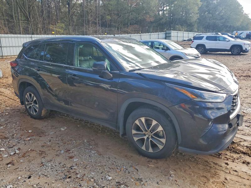 Photo 4 from auction – 2021 TOYOTA HIGHLANDER with VIN 5TDGZRBH5MS099039