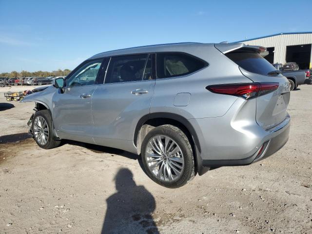 Photo 2 from auction – 2023 TOYOTA HIGHLANDER with VIN 5TDEBRCH1PS107894