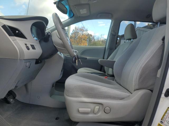 Photo 7 from auction – 2013 TOYOTA SIENNA LE with VIN 5TDKK3DC8DS357793
