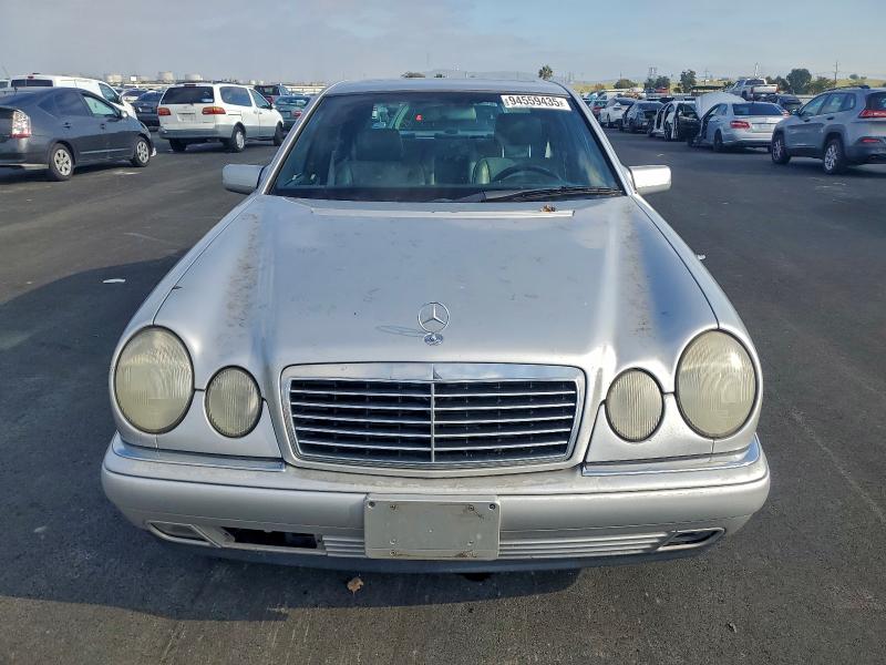 Photo 5 from auction – 1998 MERCEDES-BENZ E 320 with VIN WDBJF65F0WA531347