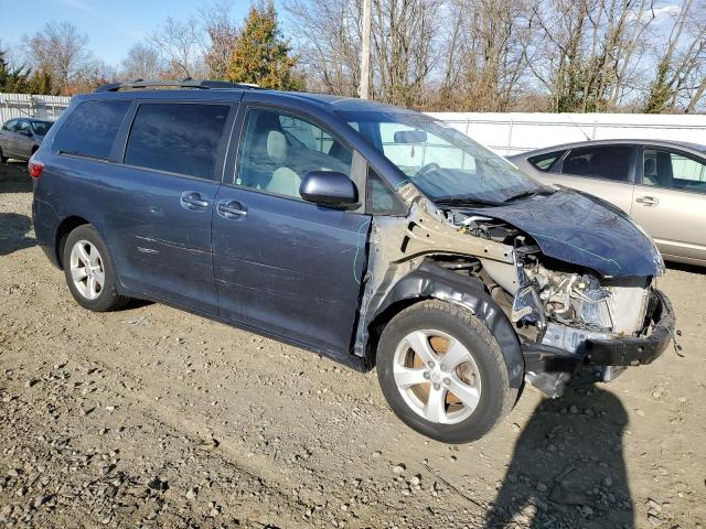 Photo 4 from auction – 2015 TOYOTA SIENNA LE with VIN 5TDKK3DC4FS632854