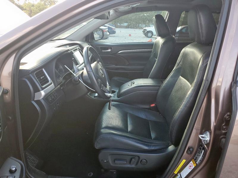 Photo 7 from auction – 2017 TOYOTA HIGHLANDER with VIN 5TDYZRFH6HS218155