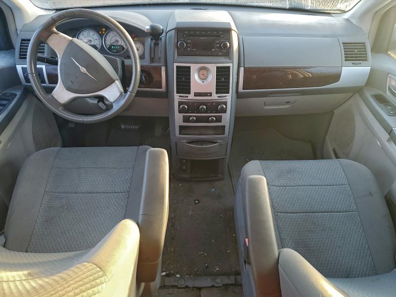 Photo 8 from auction – 2010 CHRYSLER TOWN & COU with VIN 2A4RR5D19AR235219