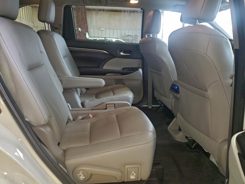Photo 11 from auction – 2018 TOYOTA HIGHLANDER with VIN 5TDYZRFH4JS263715