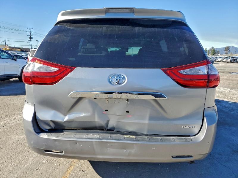 Photo 6 from auction – 2018 TOYOTA SIENNA XLE with VIN 5TDYZ3DC2JS928759