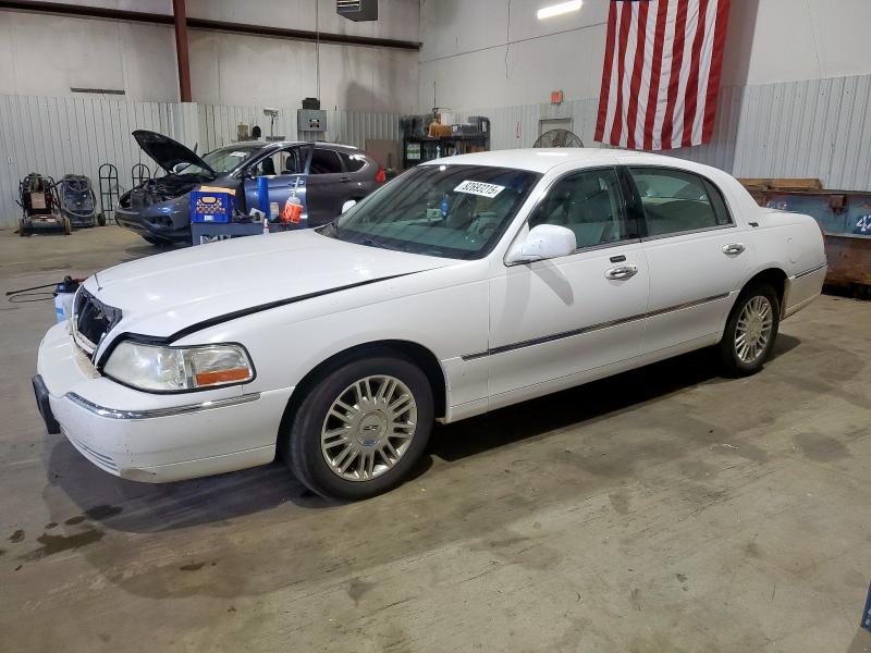 LINCOLN TOWN CAR 2009 with VIN 2LNHM82V89X635797 - Photo from auction