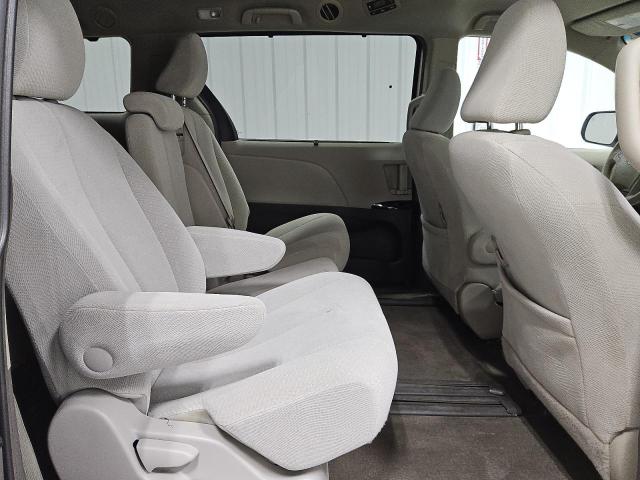 Photo 11 from auction – 2014 TOYOTA SIENNA LE with VIN 5TDKK3DCXES498060
