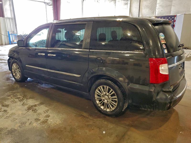 Photo 2 from auction – 2016 CHRYSLER TOWN & COU with VIN 2C4RC1CG9GR285407