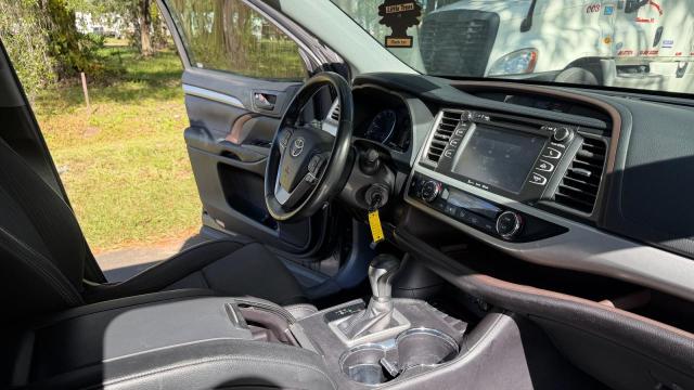 Photo 9 from auction – 2019 TOYOTA HIGHLANDER with VIN 5TDZZRFH8KS339569