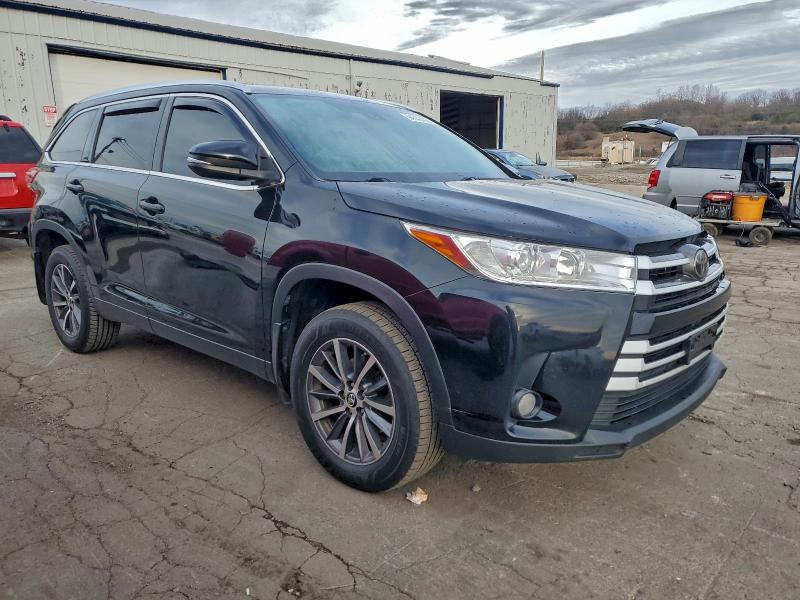 Photo 4 from auction – 2019 TOYOTA HIGHLANDER with VIN 5TDJZRFH4KS916031