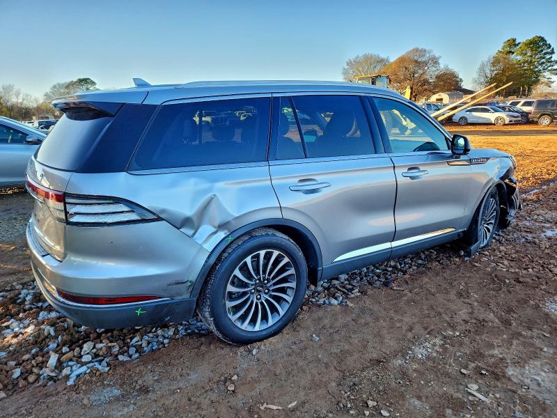 Photo 3 from auction – 2020 LINCOLN AVIATOR RE with VIN 5LM5J7XC4LGL01371