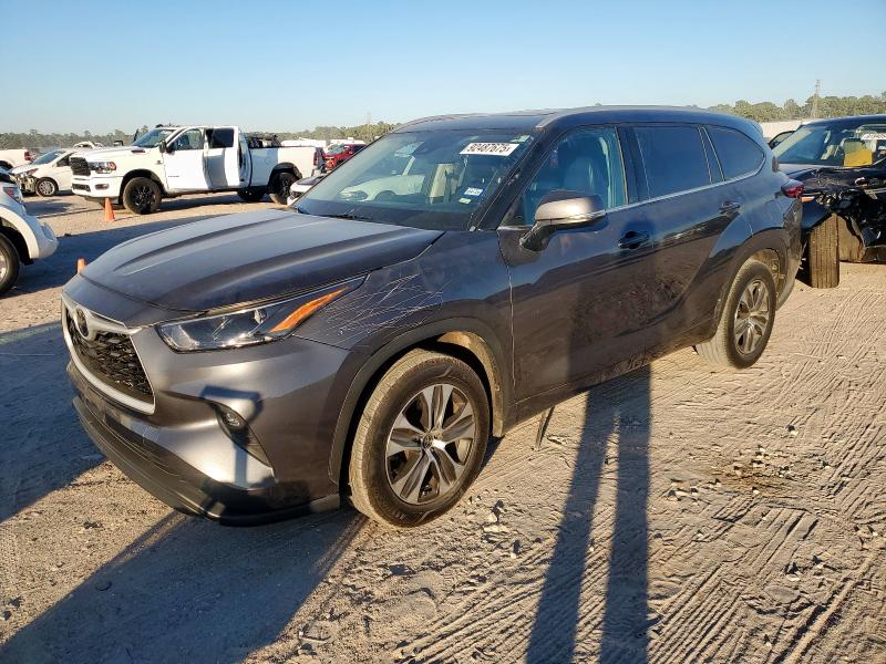 TOYOTA HIGHLANDER 2022 with VIN 5TDGZRAH9NS106805 - Photo from auction