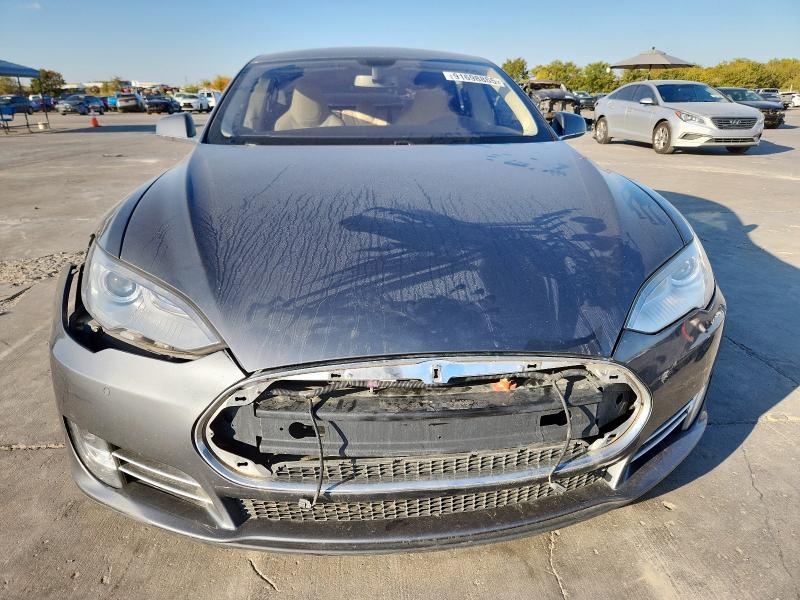 Photo 5 from auction – 2013 TESLA MODEL S with VIN 5YJSA1CN8DFP27395