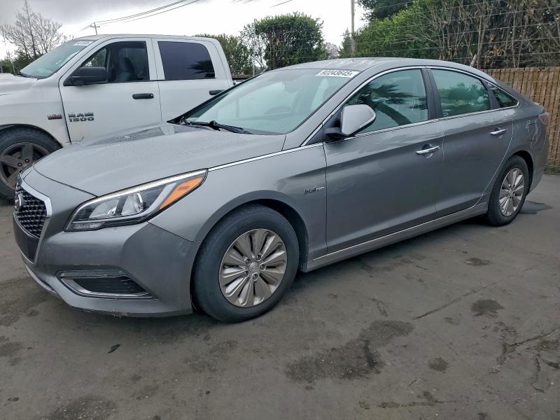 HYUNDAI SONATA HYB 2017 with VIN KMHE24L18HA059469 - Photo from auction