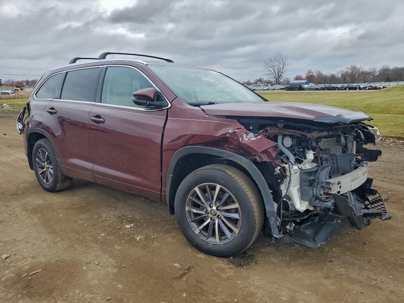 Photo 4 from auction – 2018 TOYOTA HIGHLANDER with VIN 5TDJZRFH4JS808426