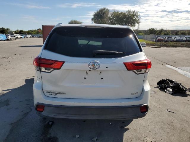 Photo 6 from auction – 2018 TOYOTA HIGHLANDER with VIN 5TDKZRFH6JS533386