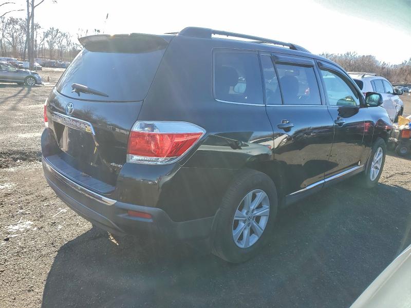 Photo 3 from auction – 2013 TOYOTA HIGHLANDER with VIN 5TDBK3EHXDS238847